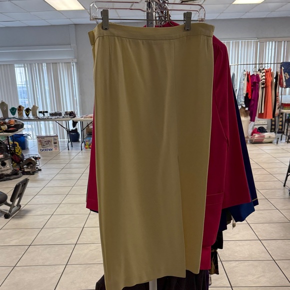 LINI Pastel Yellow Blazer with Silver Detailing - Picture 2 of 2